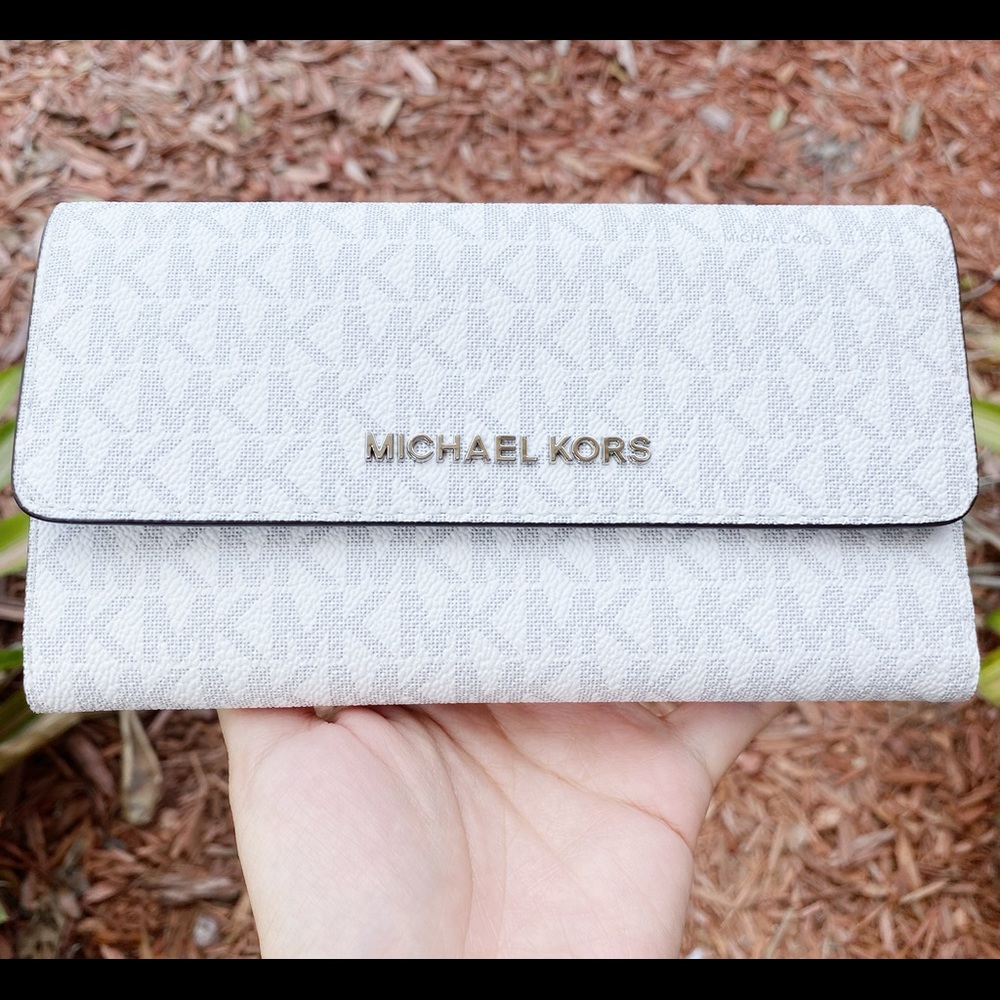 SALE‼️💕NWT Michael Kors Trifold Wallet MK